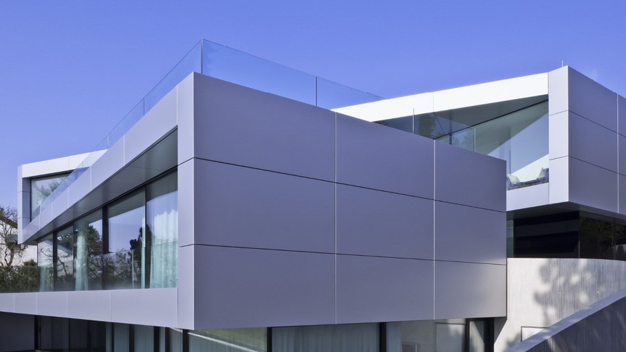 Алюкобонд на сэндвич панели