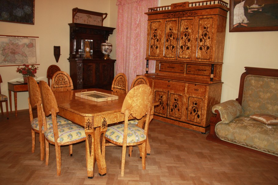 Гарнитур Воронихина из карельской березы