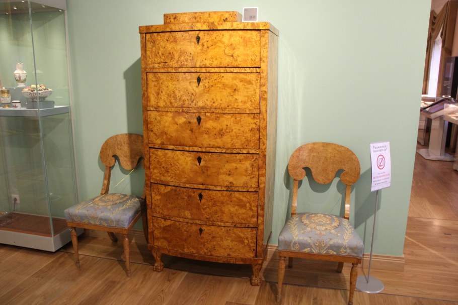 Карельская береза мебель