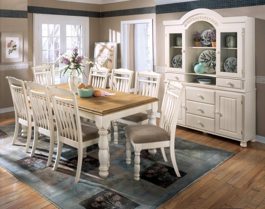 Кухня Прованс с деревянным столом