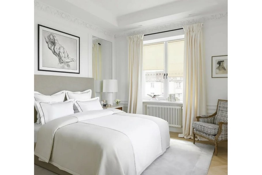 Шторы в белую спальню