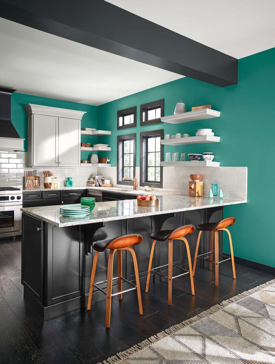 Крашеные стены на кухне