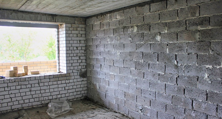 Стена из шлакоблока