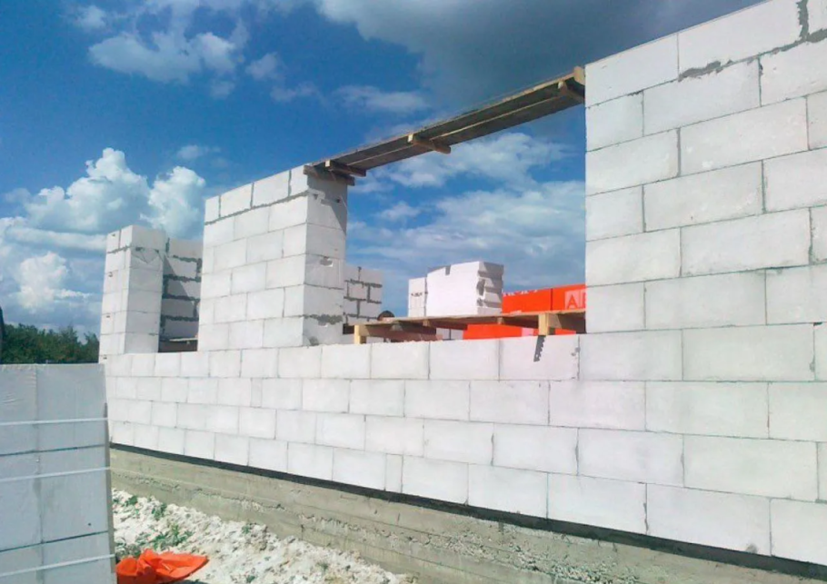 Стены из ячеистобетонных блоков д600