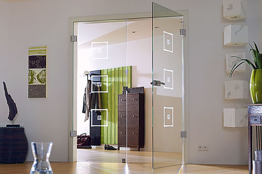 Стеклянная дверь