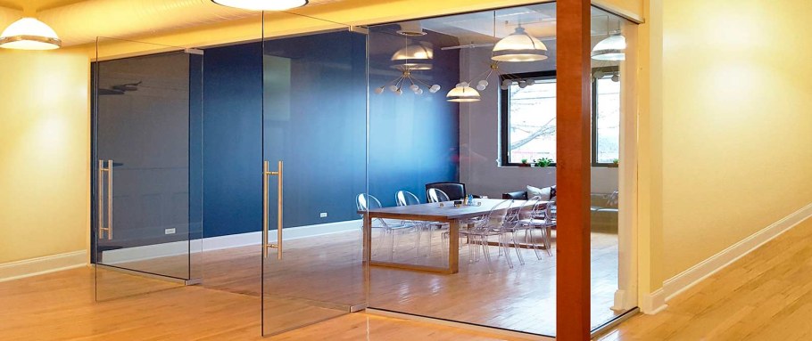 Дверь одностворчатая маятниковая стеклянная Dorma