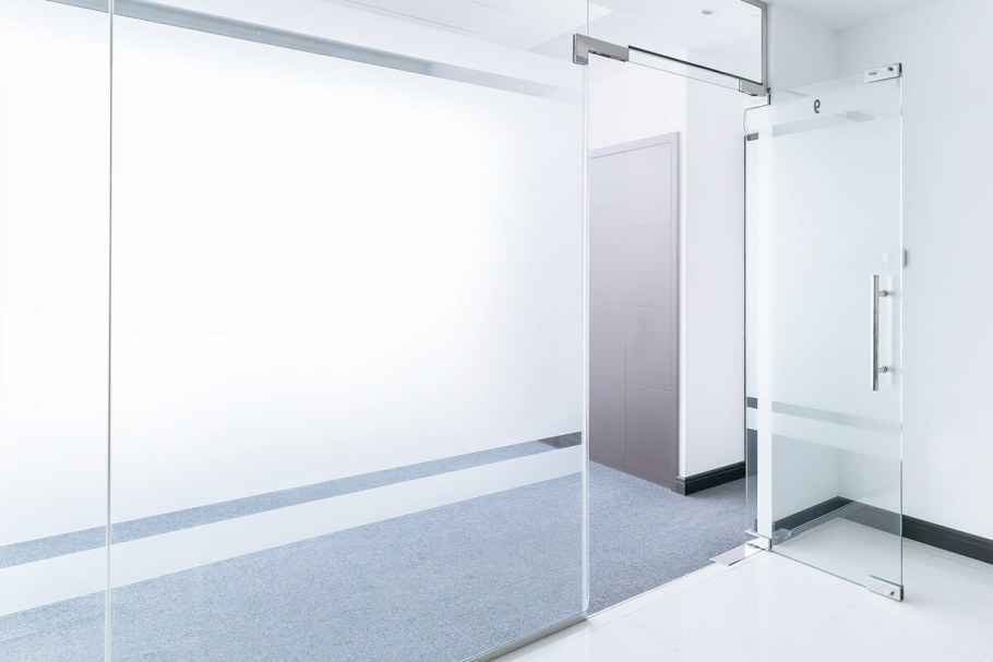 Маятниковые двери офисные Ирбис