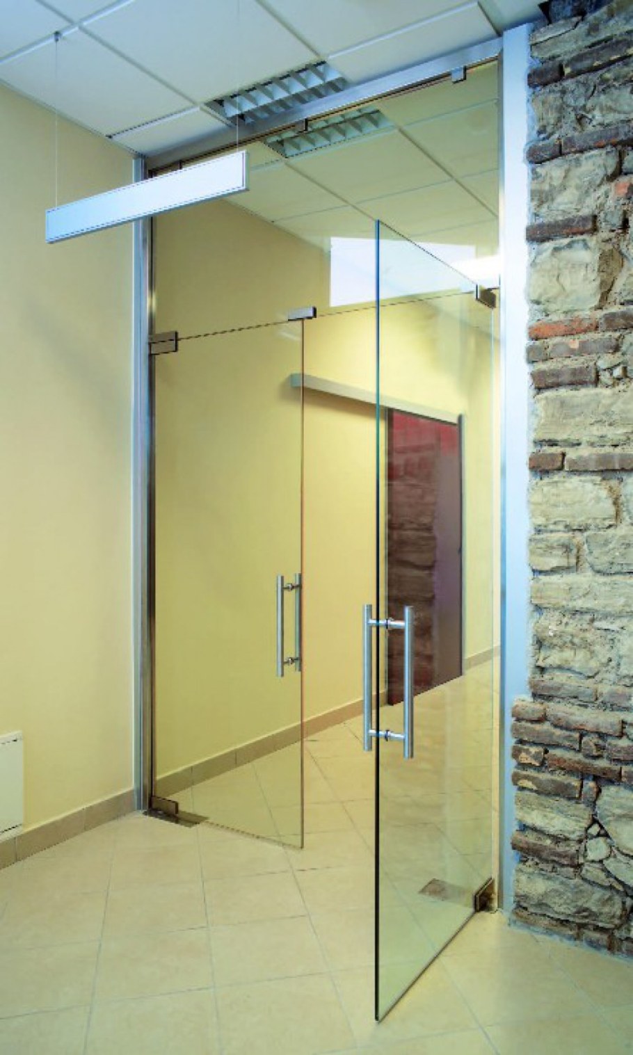 Дверь одностворчатая маятниковая стеклянная Dorma