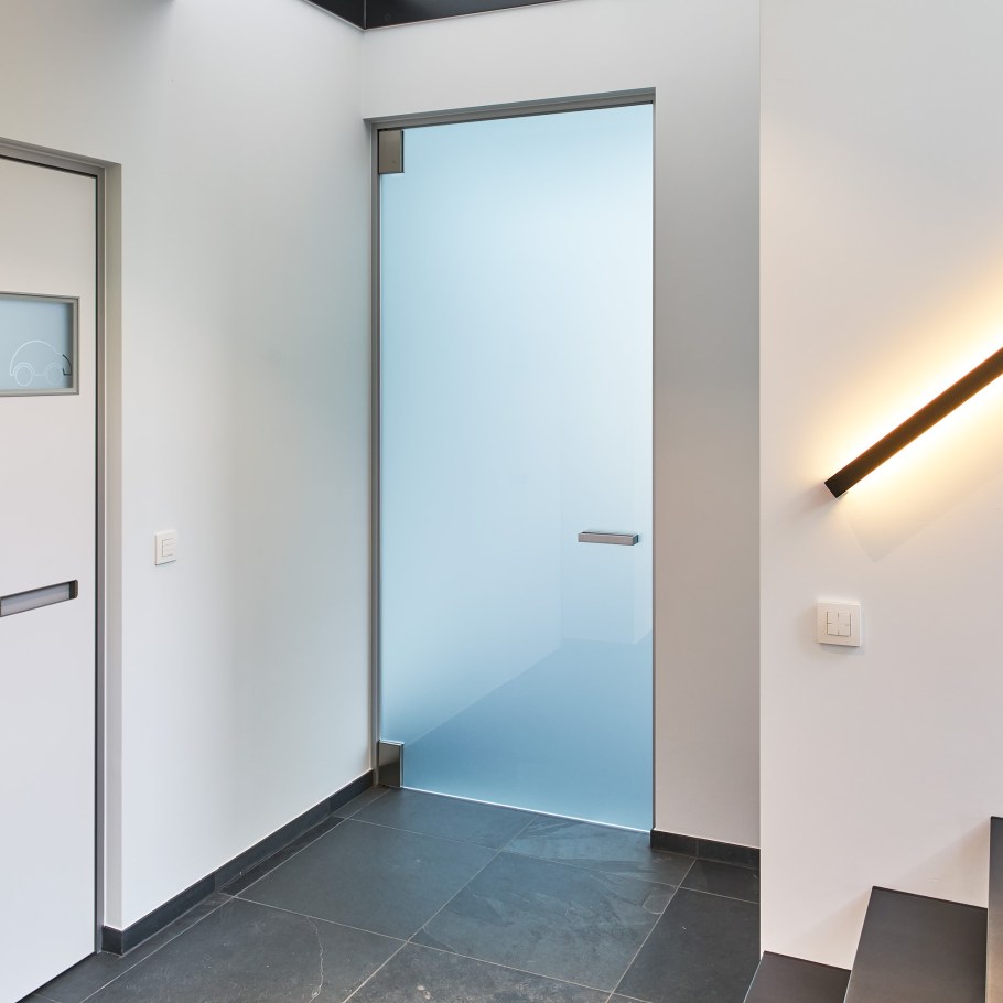 Двери маятниковые ALUTECH