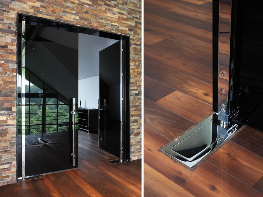 Маятниковые стеклянные двери