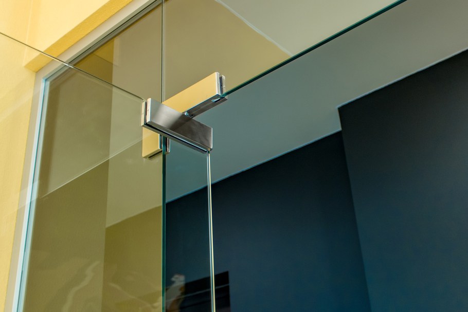 Замок для цельностеклянной двери