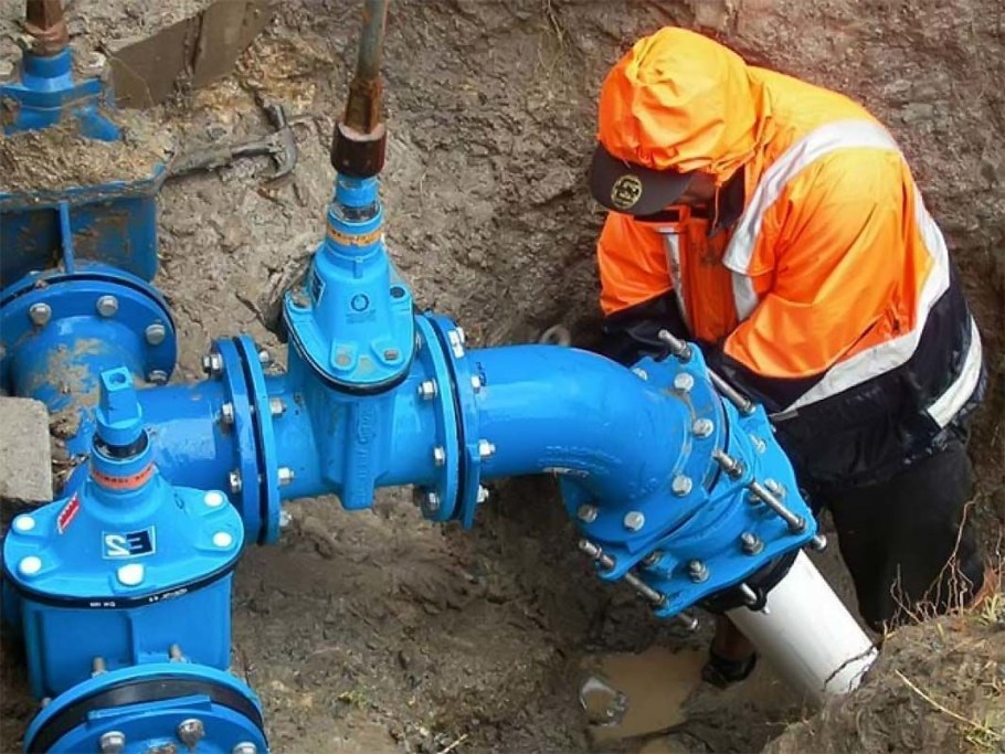 Электроприводные задвижки на нефтепроводе