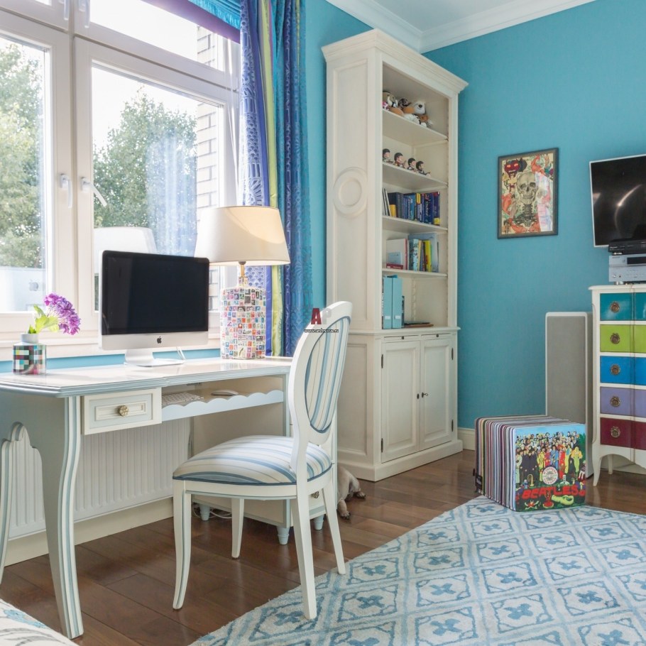 Комната школьника в голубых тонах