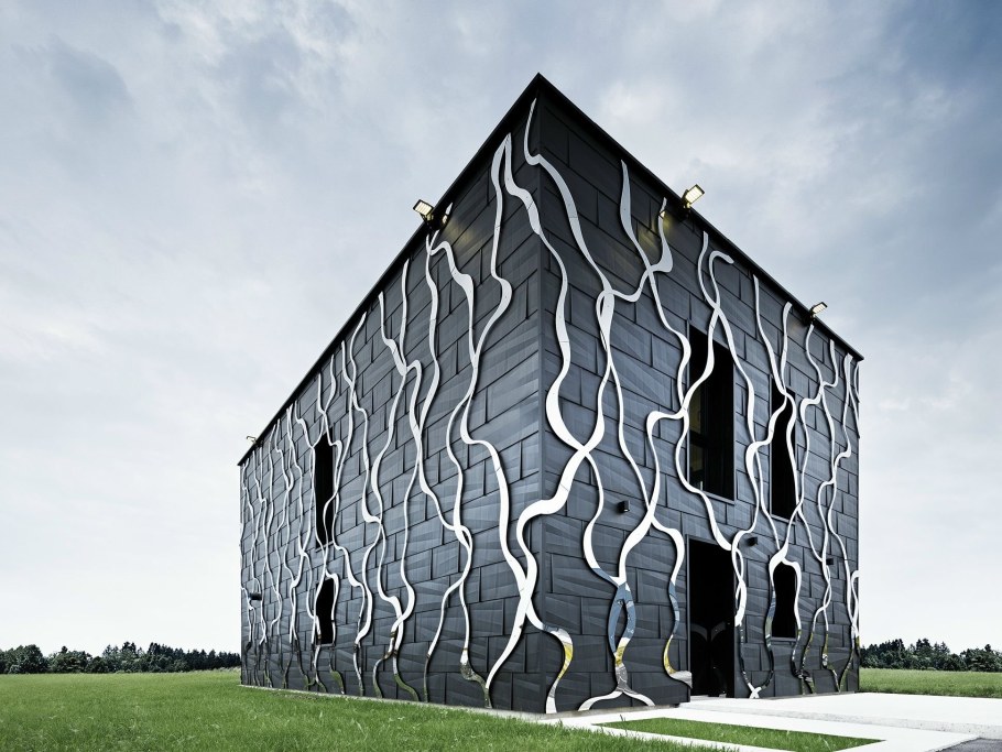 Декоративный фасад здания