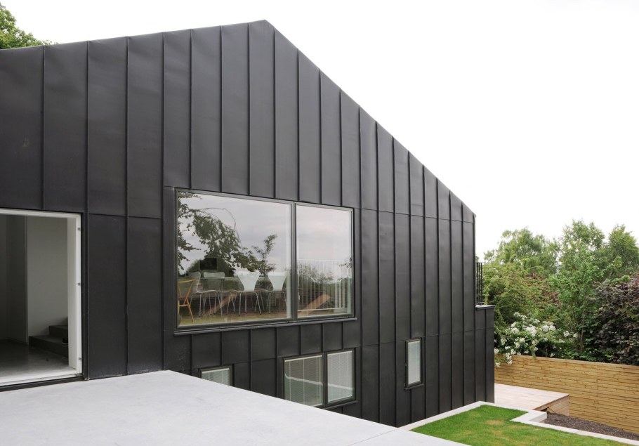 Черный фасад