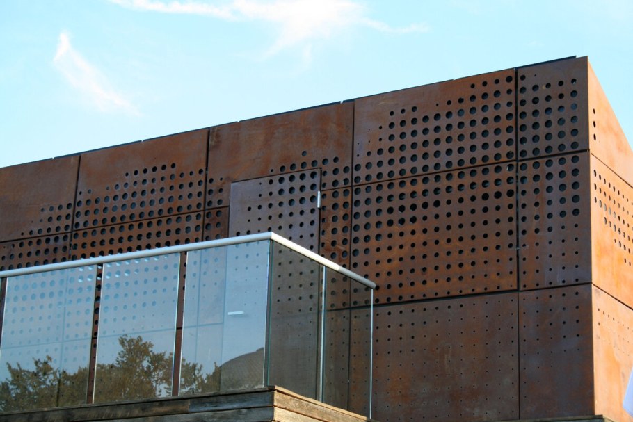 Перфорированный фасад Ruukki