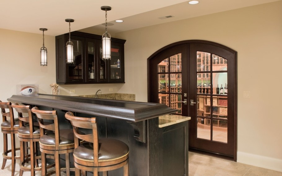 Двери распашные двустворчатые барные