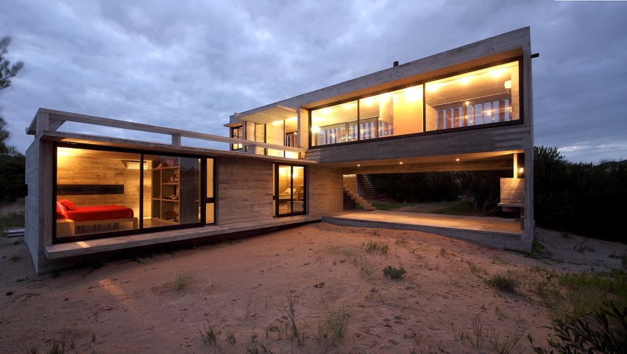 Г образный дом с плоской крышей