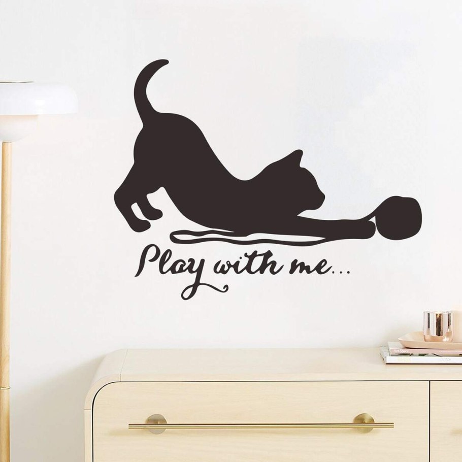 Крючок кошка на стену