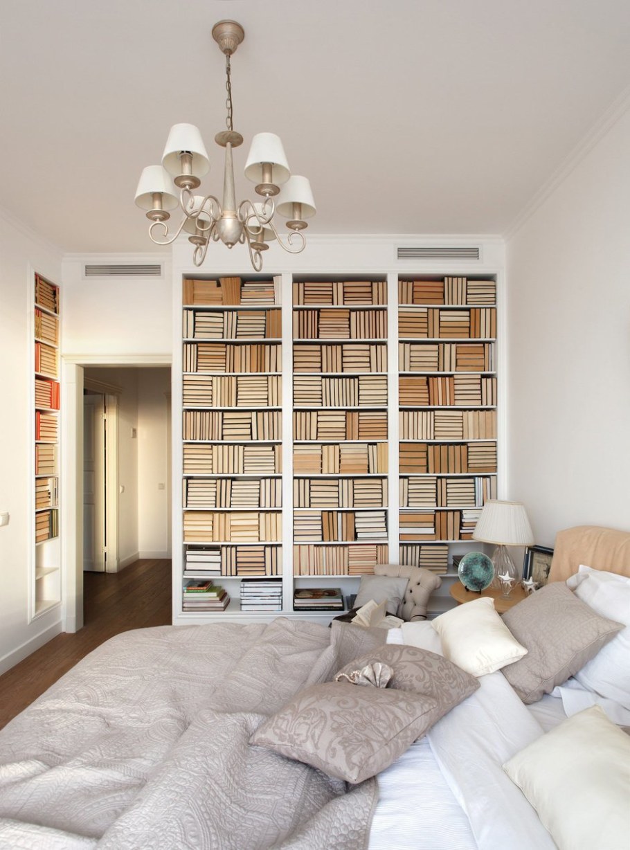 Книжный шкаф в спальне