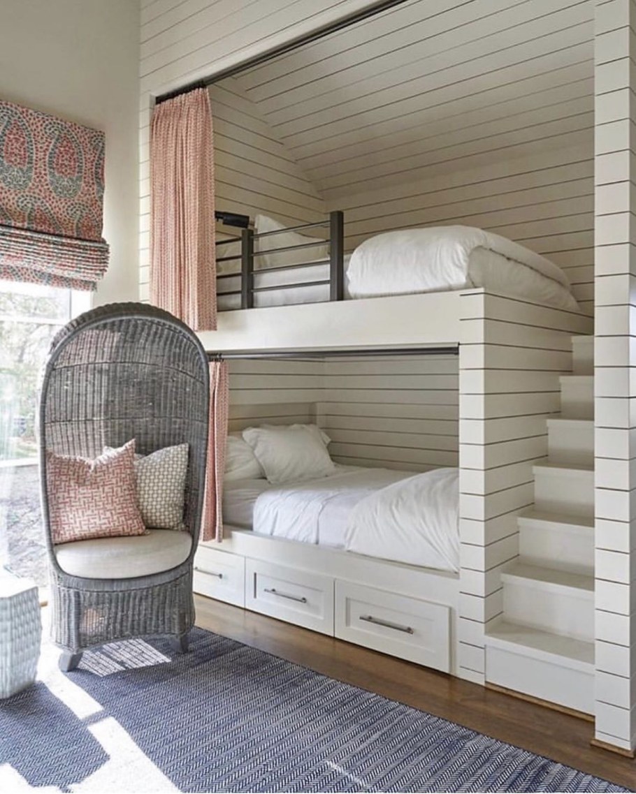 Двухэтажная комната