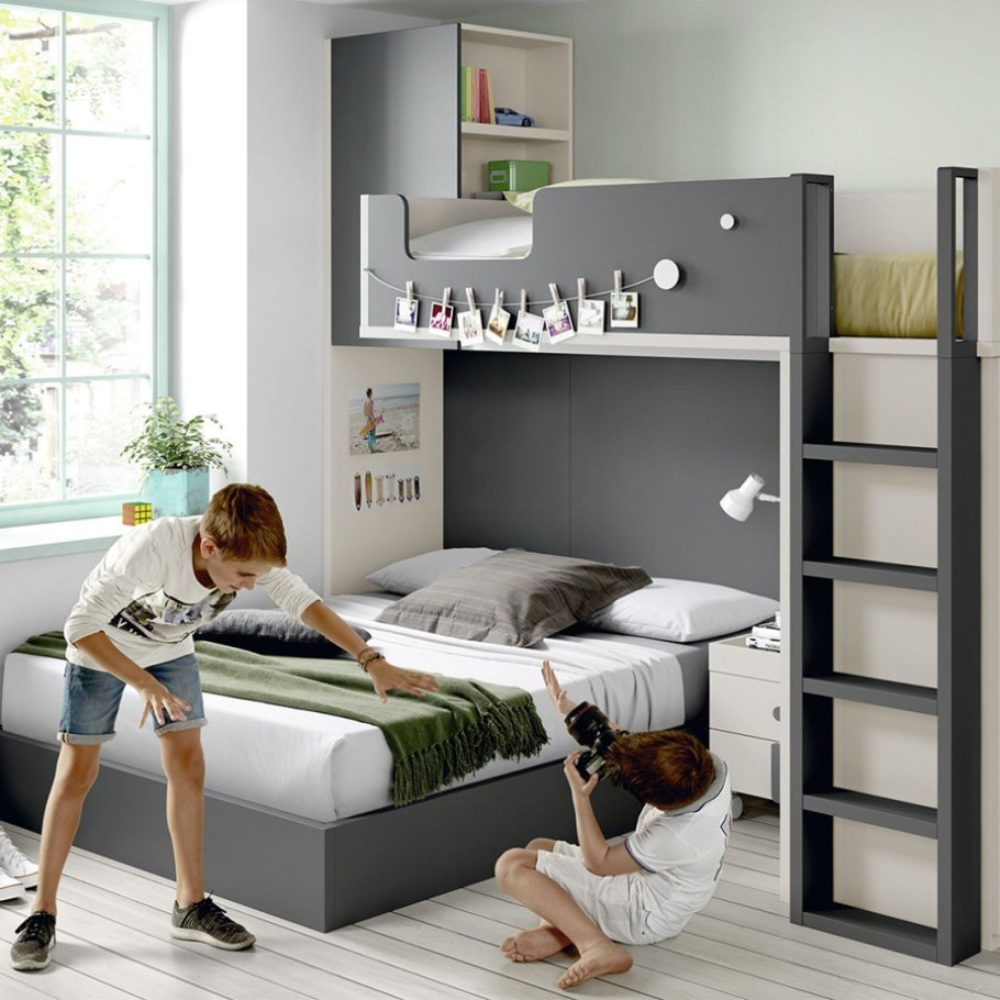 Угловая двухъярусная кровать