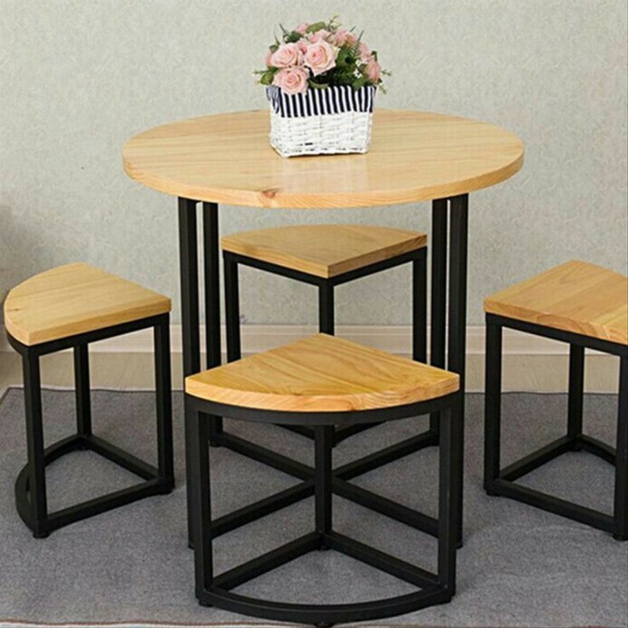 Кухонный стол с табуретками