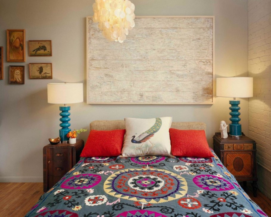 Эклектика в интерьере спальни
