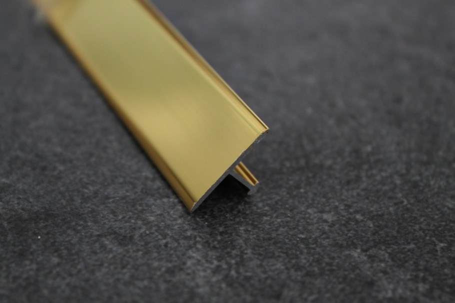 Т образный порог 15 мм золото