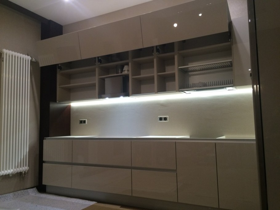 Кухня в цвете Алвик базальт