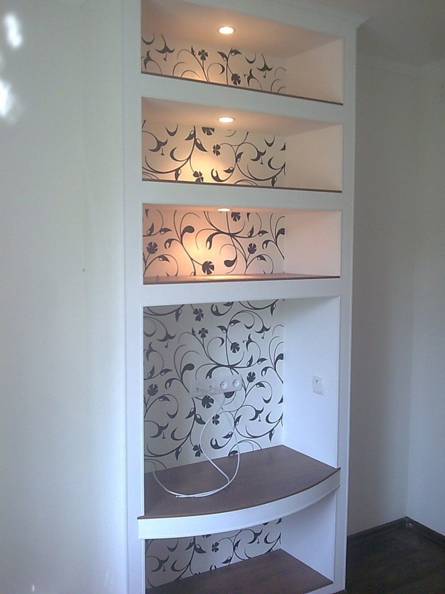 Встроенная полка в стене