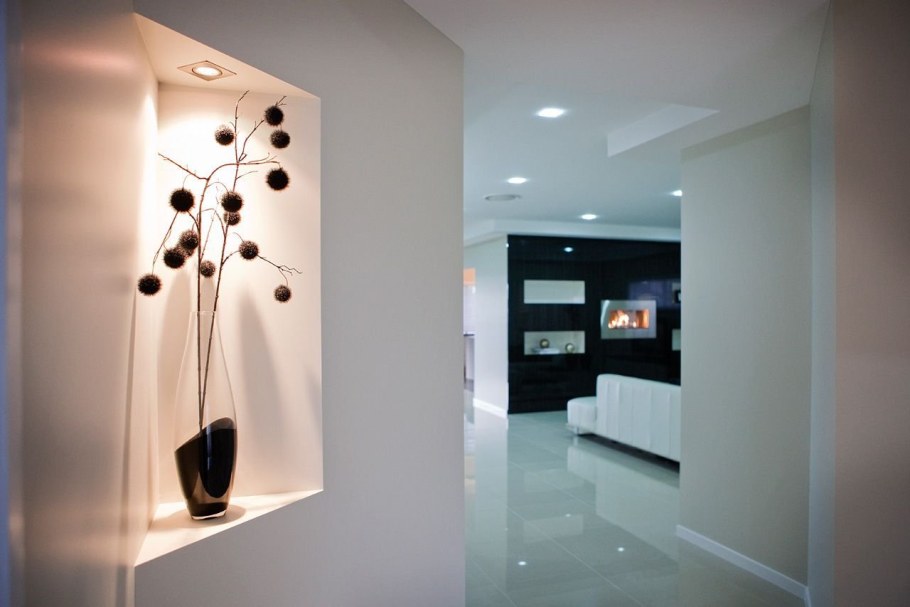 Украшение ниши в стене