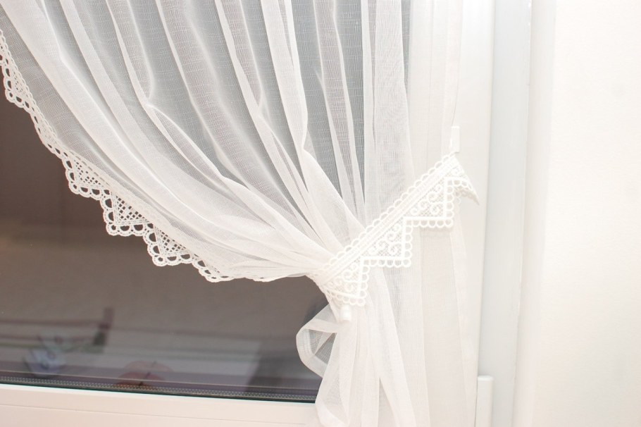Тюль с кружевом по краю