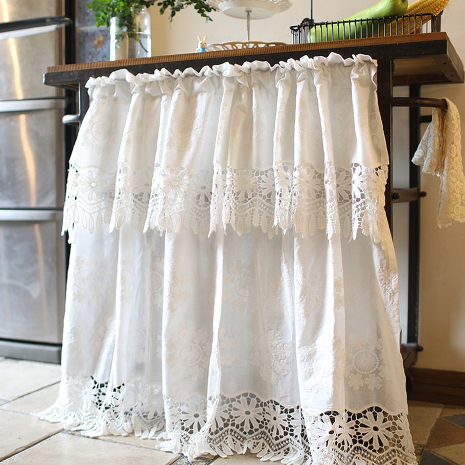 Льняные занавески с кружевом