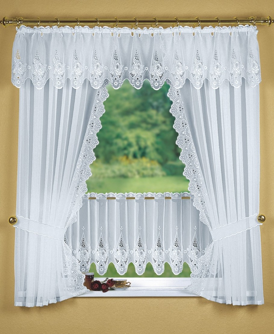 Тюль на кухню с рюшей