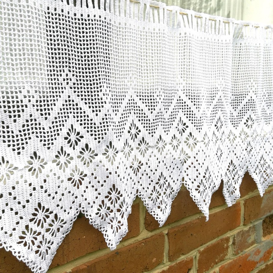 Вязаные шторы