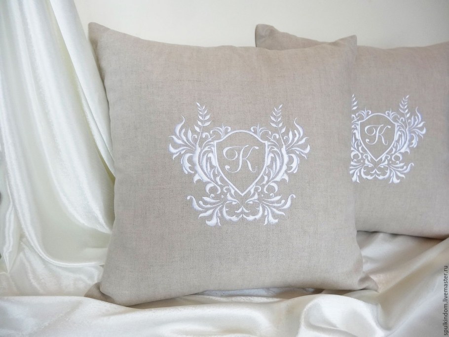 Подушки с монограммой
