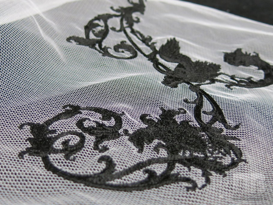 Машинная вышивка на сетке