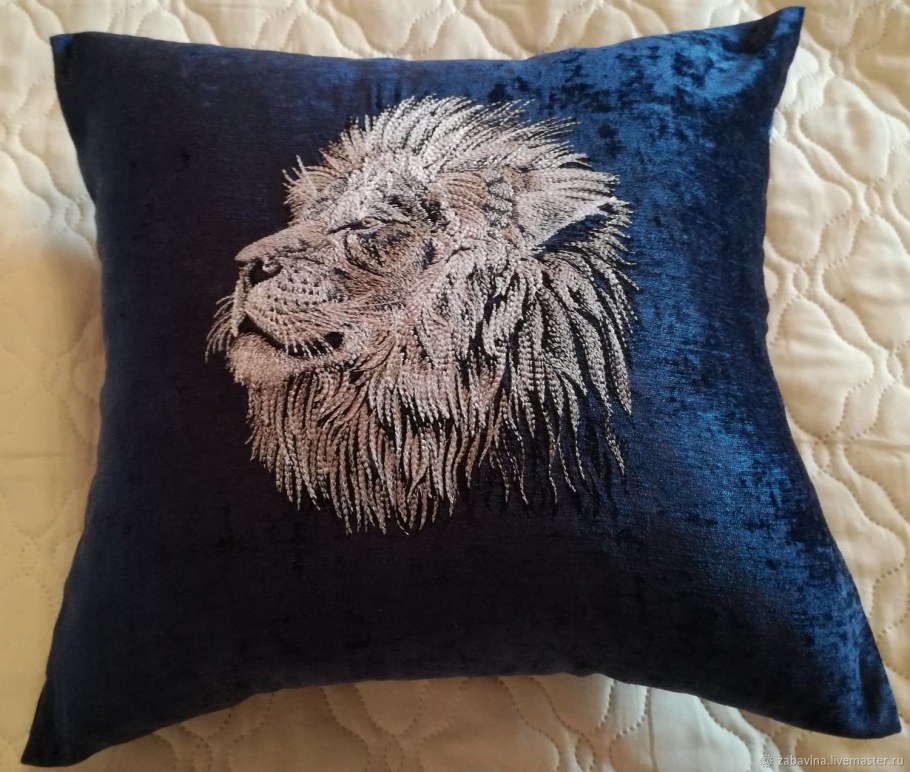 Декоративные подушки с вышивкой