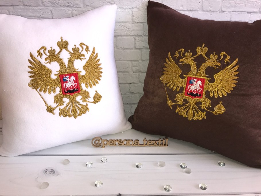 Именная вышивка на коже