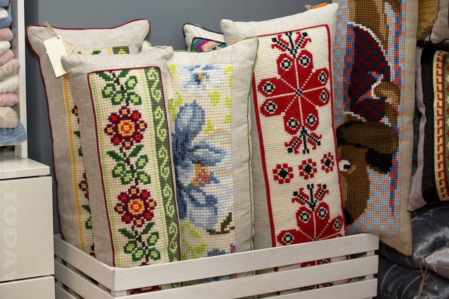 Вышивки бабушкины подушки крестом