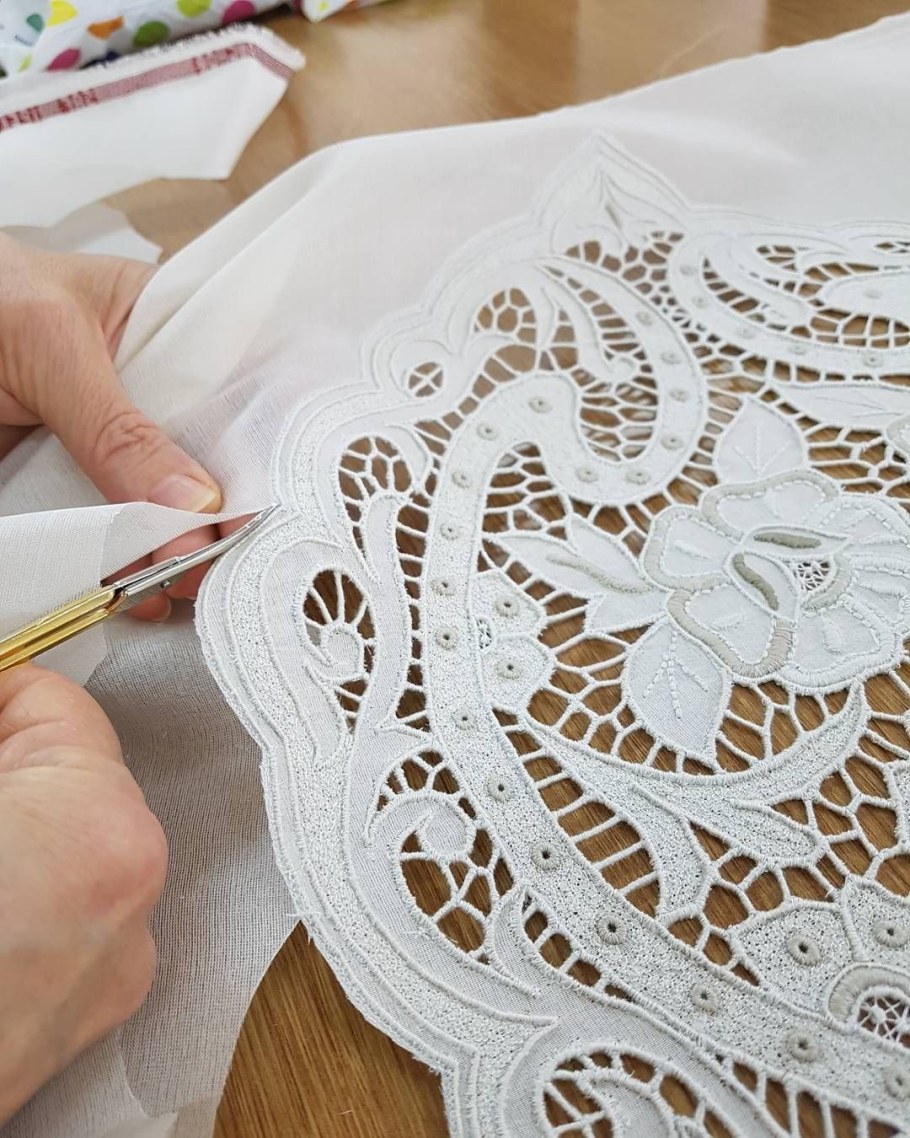 Вышивка Ришелье (ажурная вышивка)