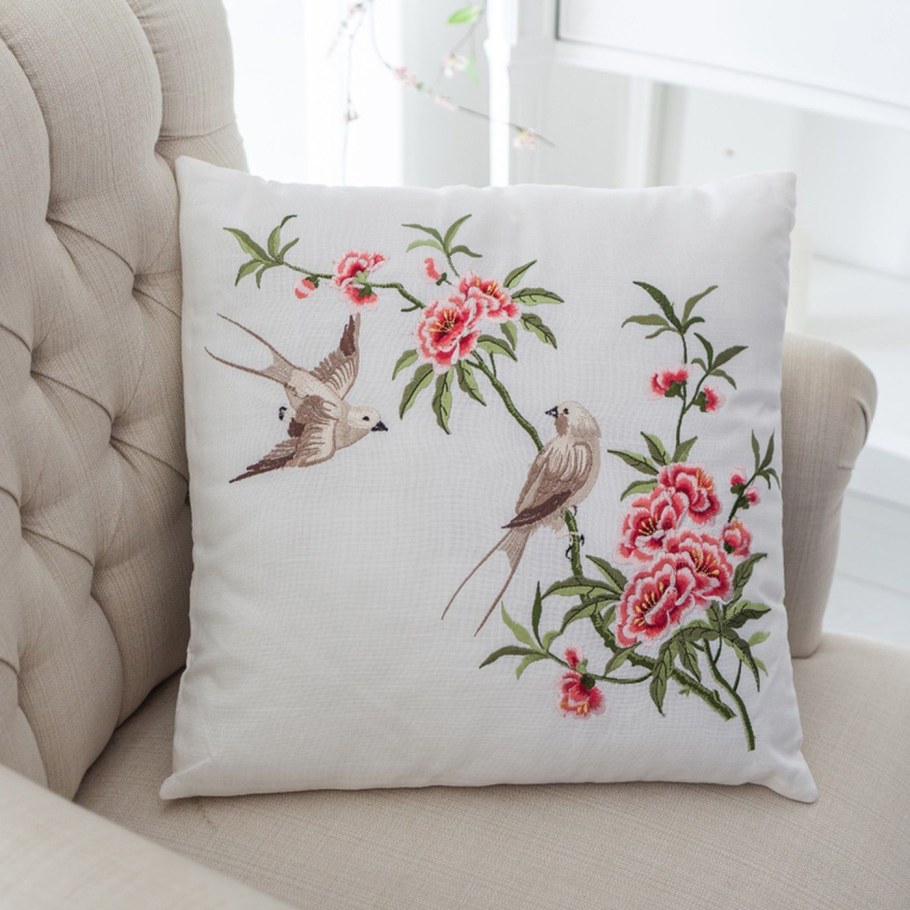 Красивые подушки с вышивкой