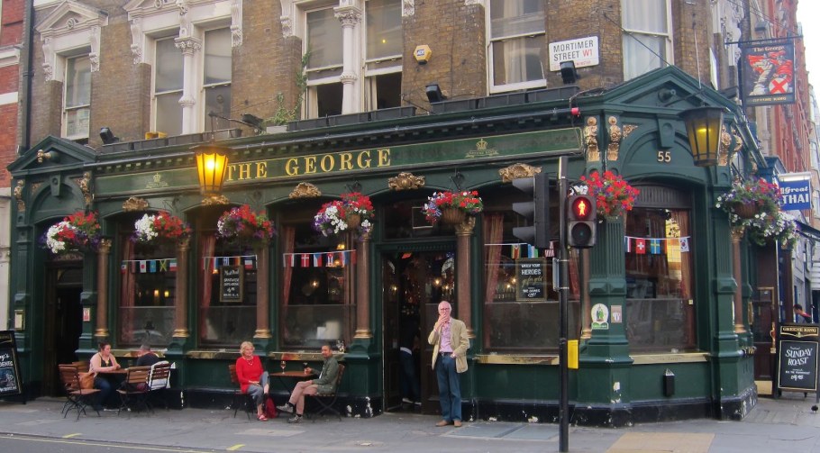 Фасад паба в английском стиле