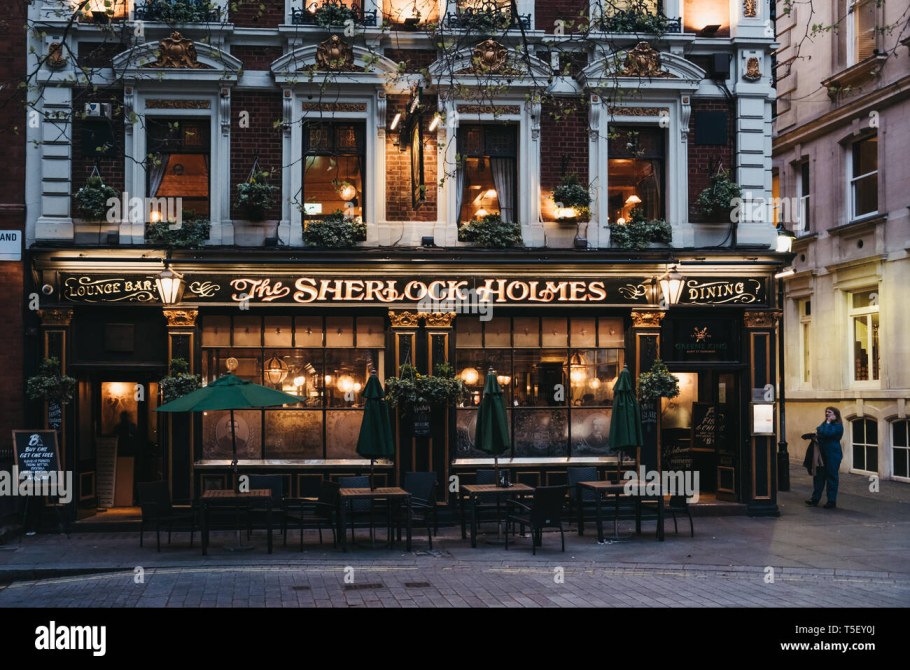 Паб Шерлока Холмса в Лондоне фасад