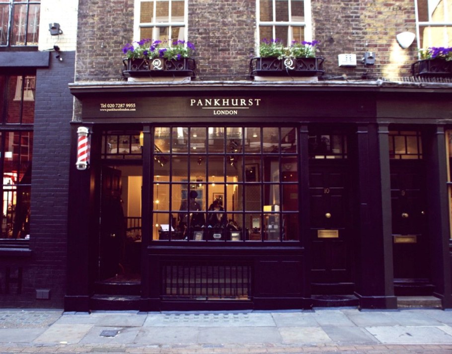 Стиль паб Лондон фасад