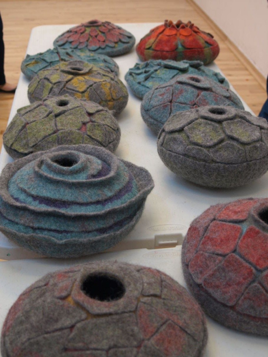 Камень свалять войлок