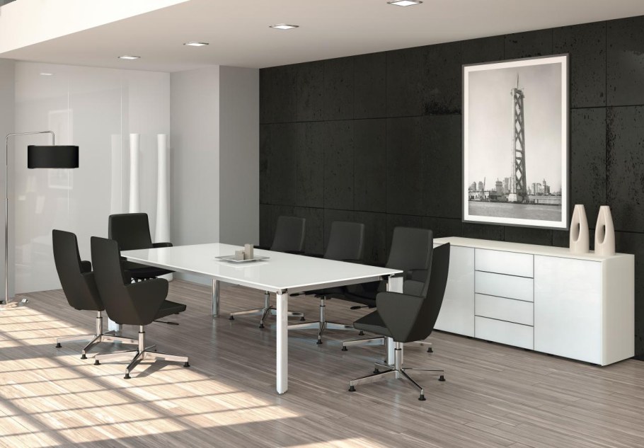 Кабинет директора маленький