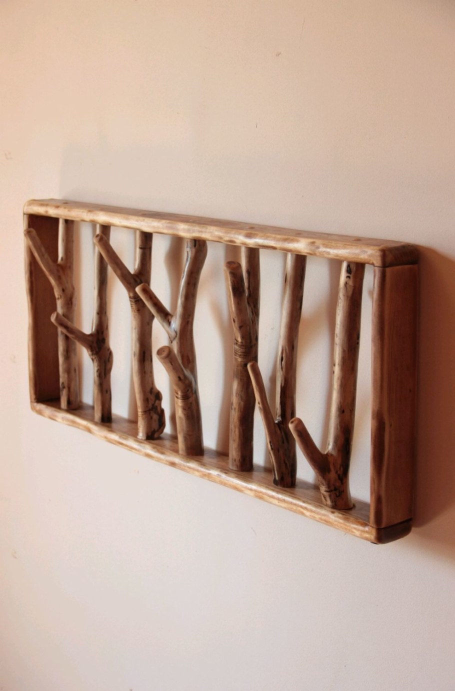 Вешалка из дерева