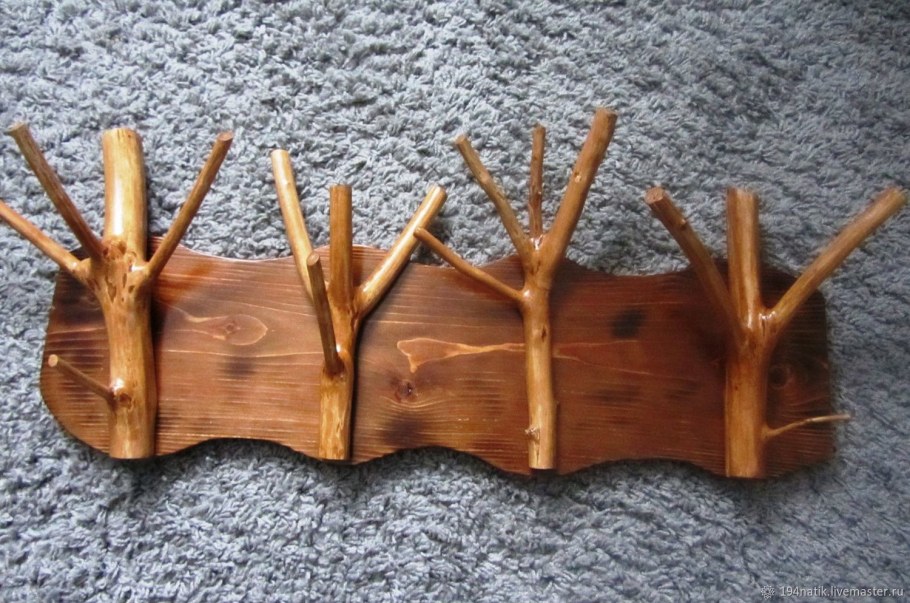 Вешалка из веток дерева своими руками